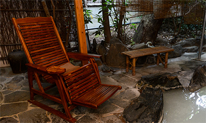 やわらかな酸性泉の露天風呂