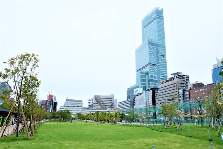 大阪 あべのハルカス 天王寺公園エントランスエリア“てんしば”