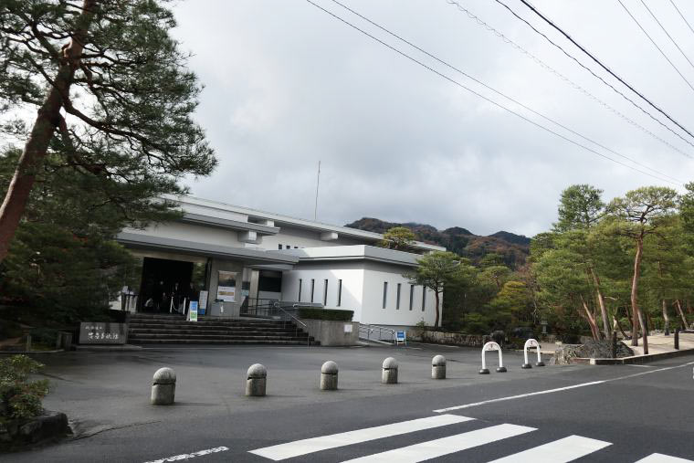 足立美術館の正面玄関