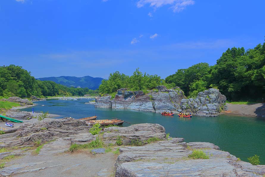長瀞の川下りとラフティング