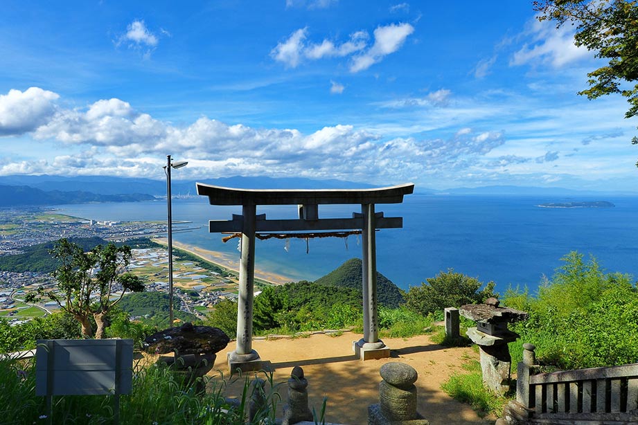 天空の鳥居　高屋神社
