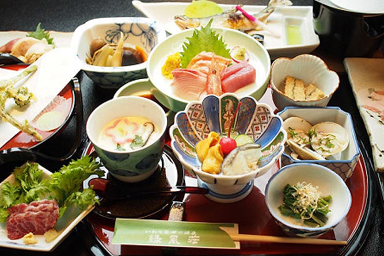 座敷わらし伝説の宿　緑風荘