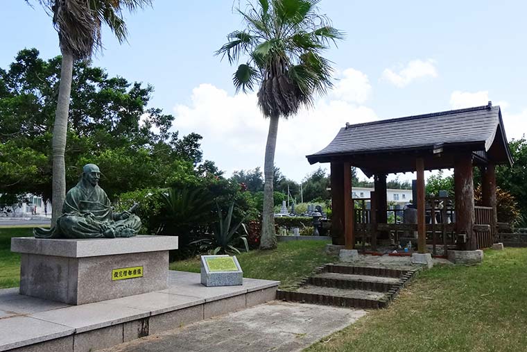 僧俊寛の墓（そうしゅんかんのはか）