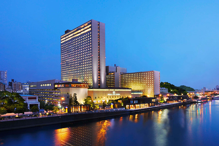 「リーガロイヤルホテル」外観