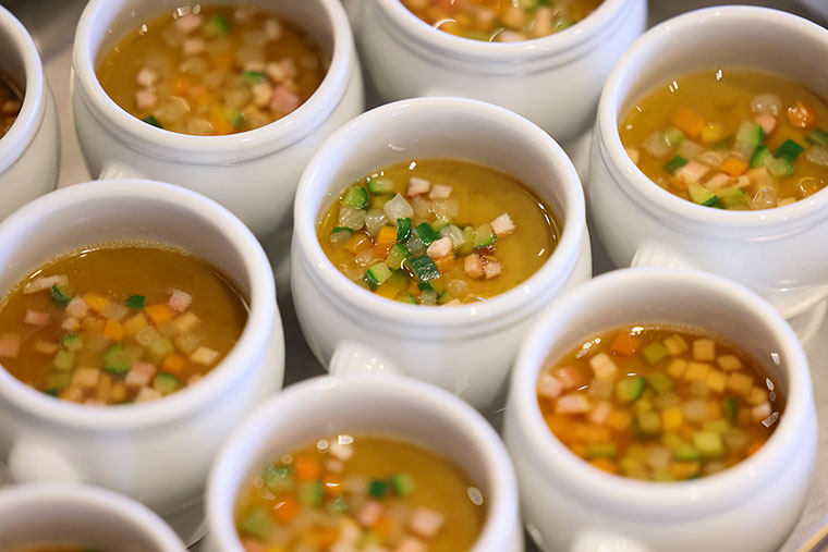 「リーガロイヤルホテル」ビュッフェスタイルの朝食