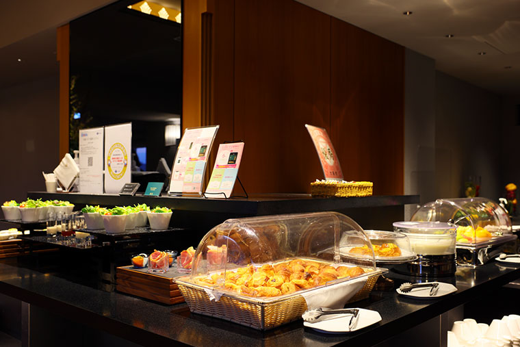 「リーガロイヤルホテル」ビュッフェスタイルの朝食