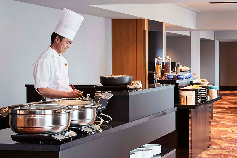 「リーガロイヤルホテル」ビュッフェスタイルの朝食