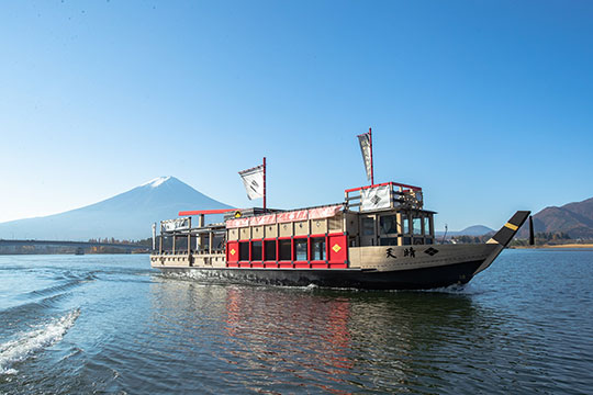 河口湖遊覧船「天晴（あっぱれ）」