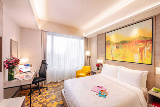 ROYAL　PLAZA　ON　SCOTTS