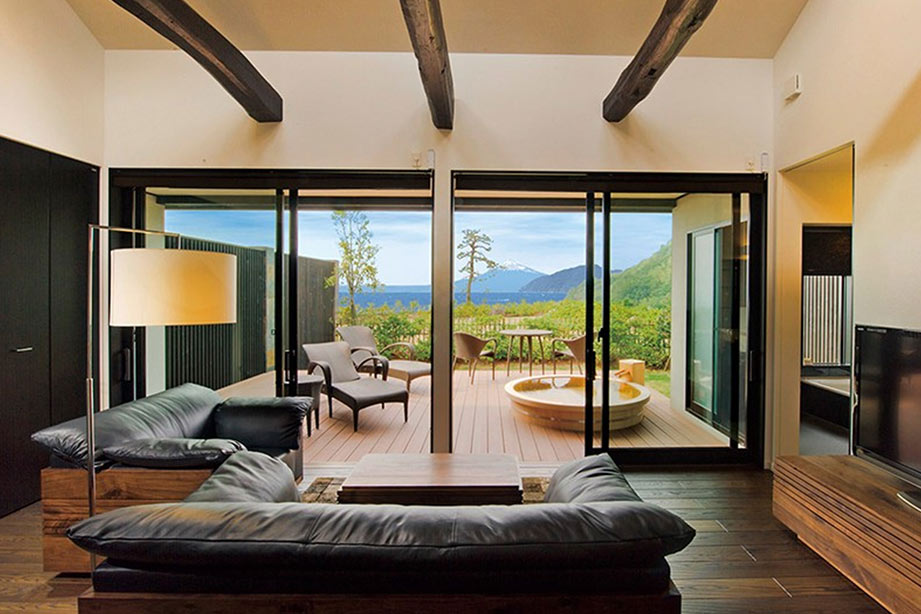 世界遺産　富士山を望む宿　富岳群青