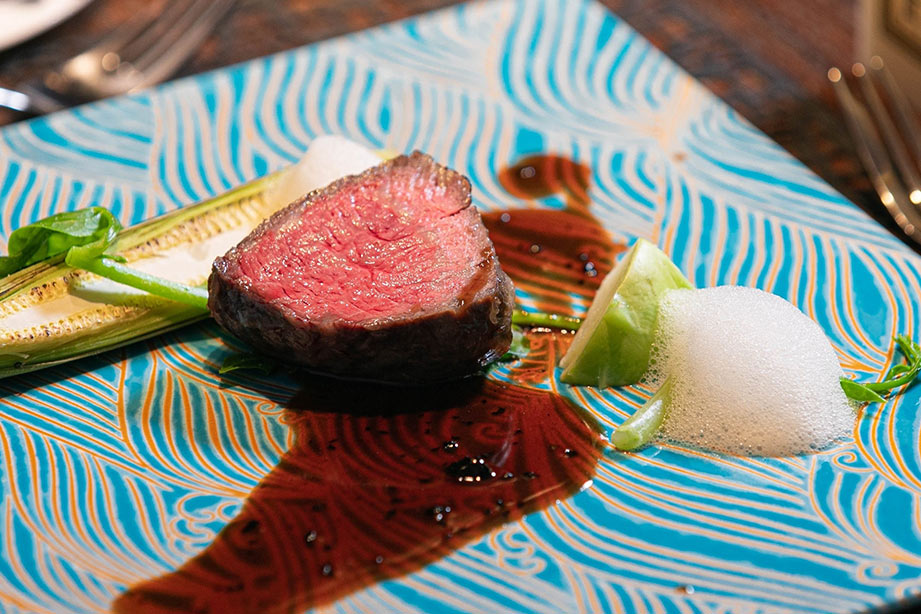 世界遺産　富士山を望む宿　富岳群青