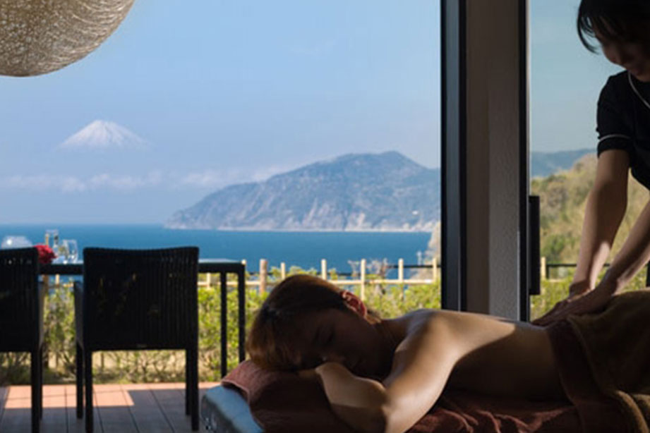 世界遺産　富士山を望む宿　富岳群青）