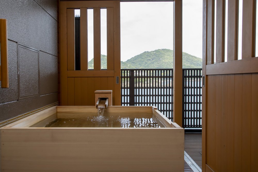 汀邸 遠音近音（みぎわてい をちこち）