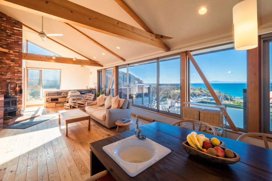 楽天トラベル夏の旅行予約は約 1.3 倍！連休以外のオフピーク旅行が好調、非日常 のリトリート旅も人気！