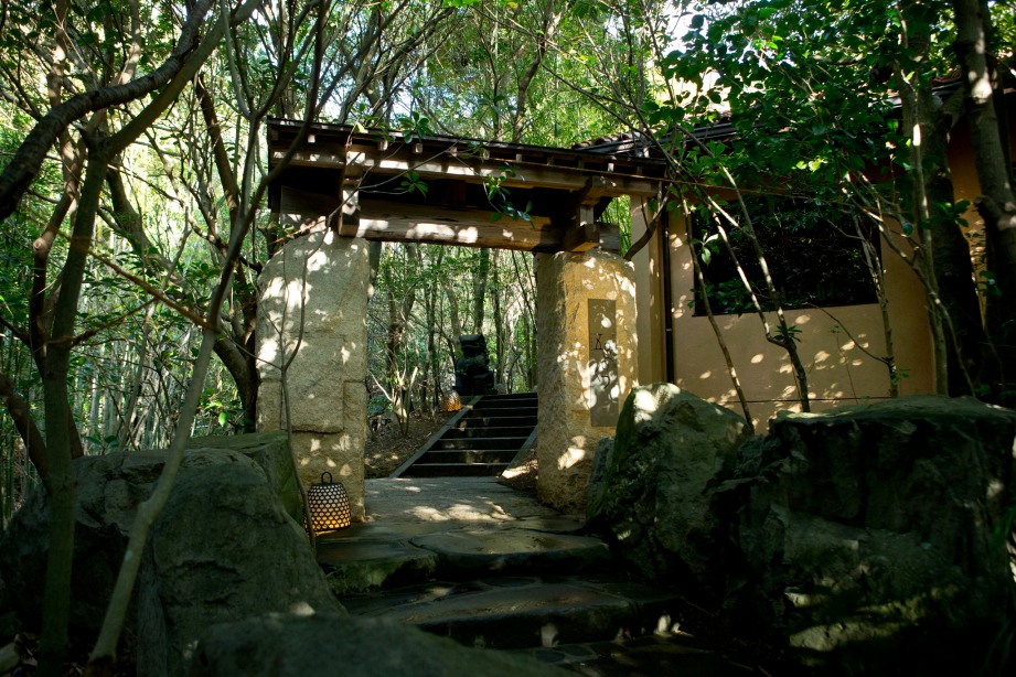 1万坪の敷地に 15 棟のみ！ 離れの露天風呂付き Villa で 天草の魅力を堪能