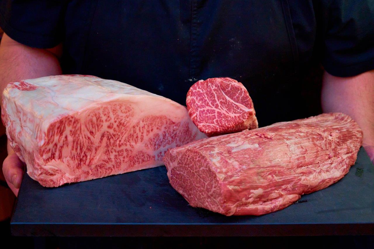 湯畑の眼前にある1日1組限定「草津温泉 きむらや」。希少な源泉かけ流し＆隈研吾設計の宿で記念日ステイ