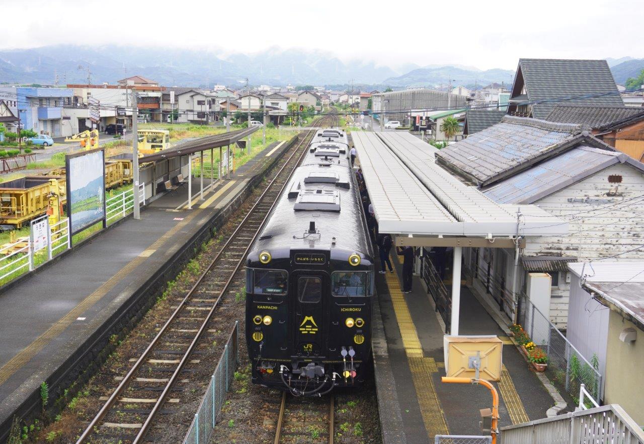 特急「かんぱち・いちろく」