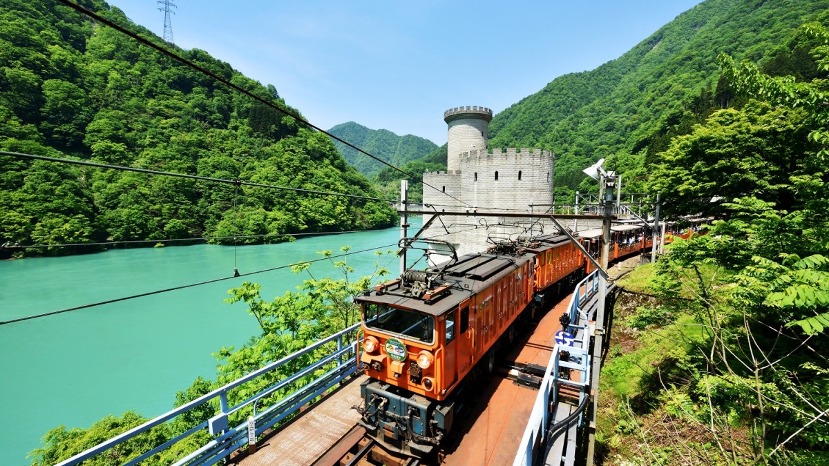 黒部峡谷トロッコ電車