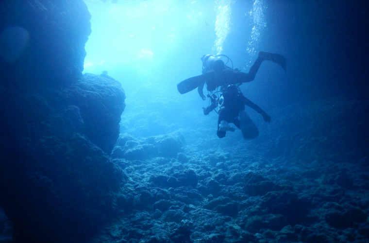真栄田岬・青の洞窟