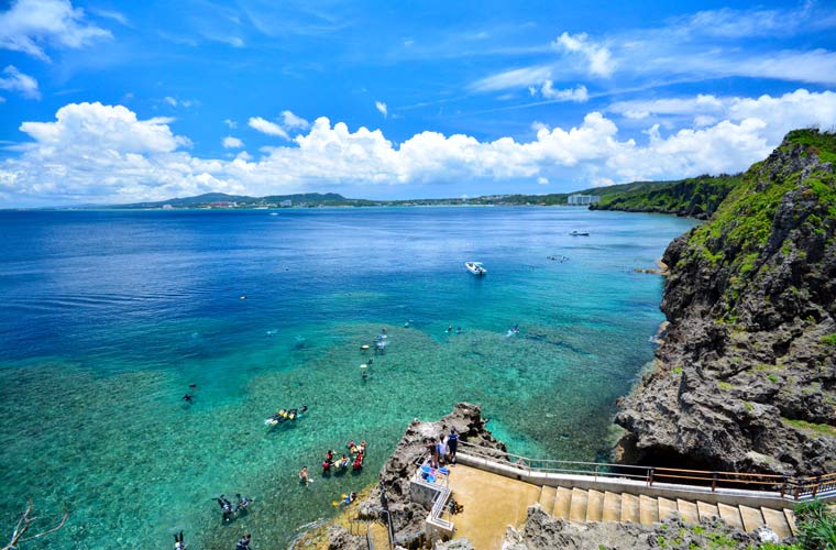 真栄田岬・青の洞窟