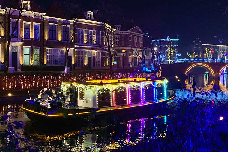 オーケストラを乗せたカナルクルーザー