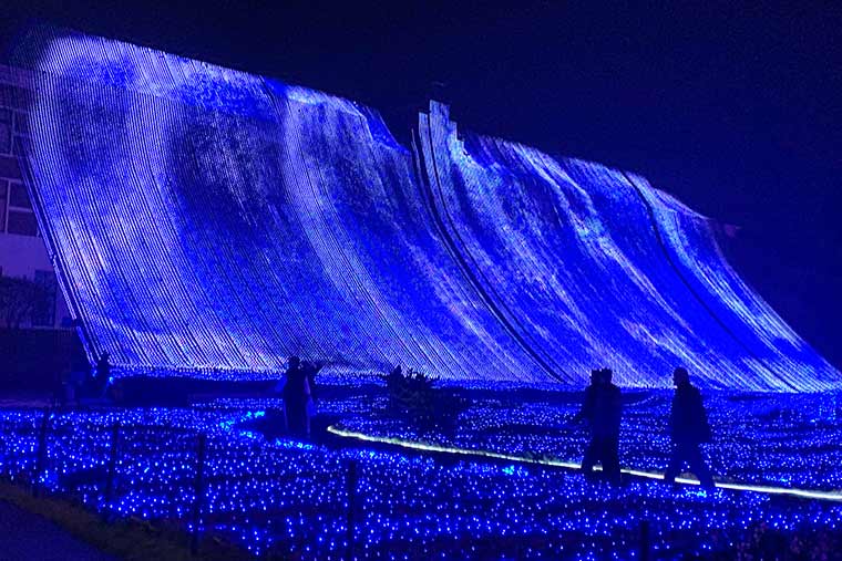 光の滝・ブルーウェーブ