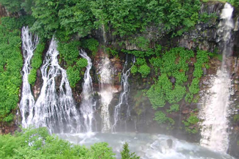 美瑛町白金　白金青い池 (しろがねあおいいけ)