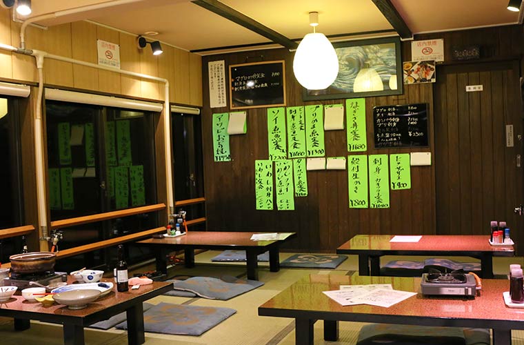 磯料理 山水の店内