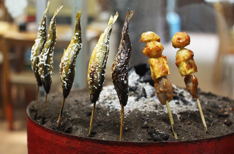 アマゴの串焼きとでこまわし