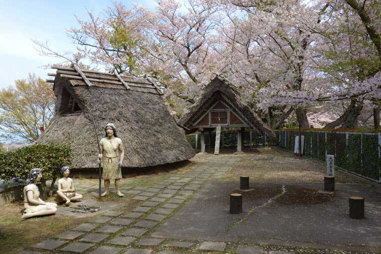 山頂にある紫雲出山遺跡館(しうでやまいせきかん)