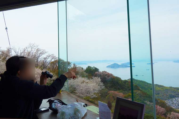 塩飽(しわく)諸島が一望できる紫雲出山