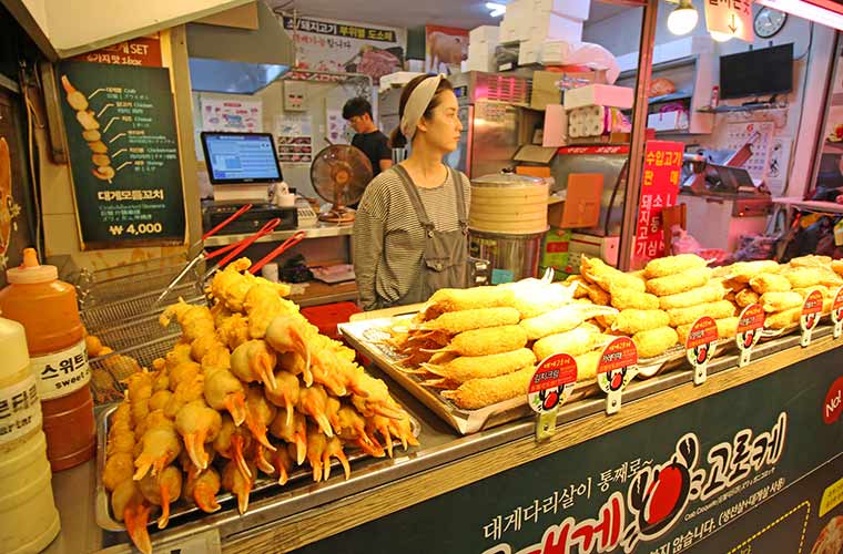 ズワイガニの脚を丸ごと揚げたコロッケ