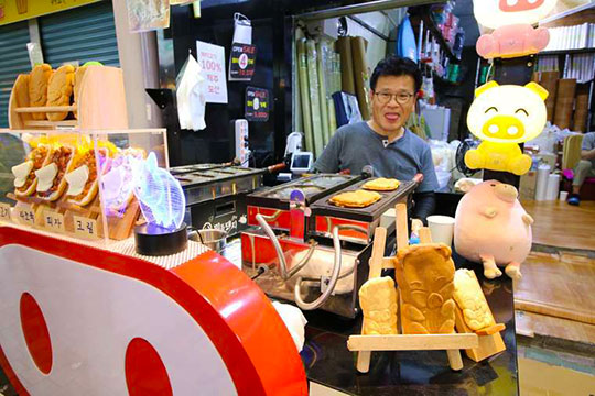 東門市場で売られる韓国のB級グルメは安くて美味