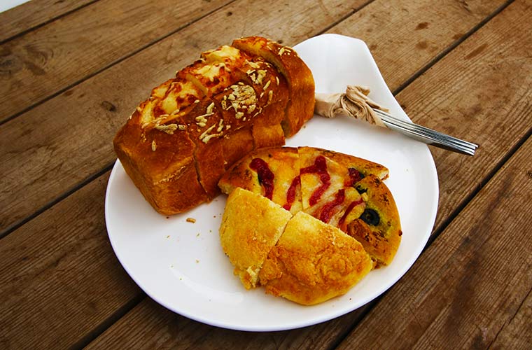 シフォンケーキを思わせるようなしっとりとした食感のパン