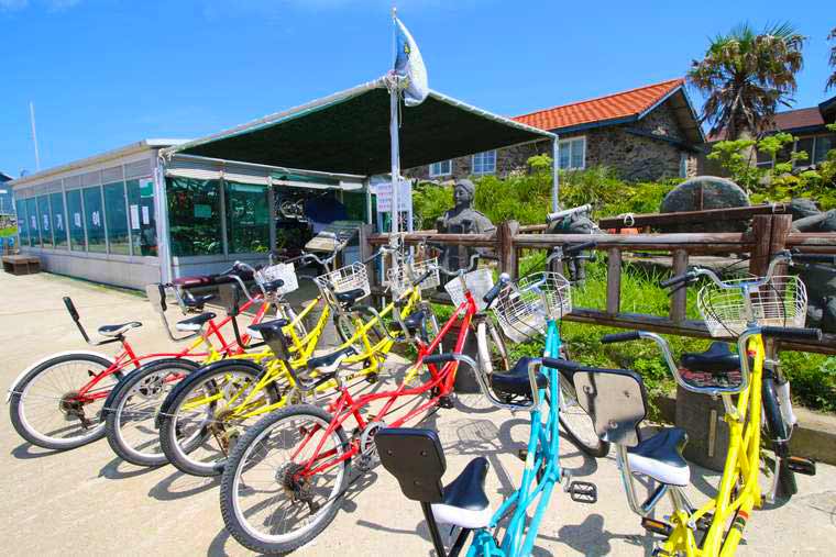 船着場のそばにはレンタサイクルが