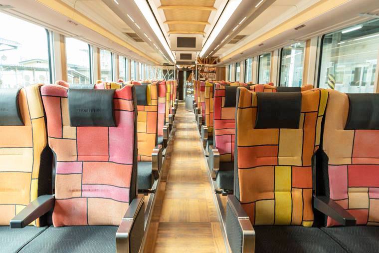 秋田 五能線 リゾートしらかみ「橅」