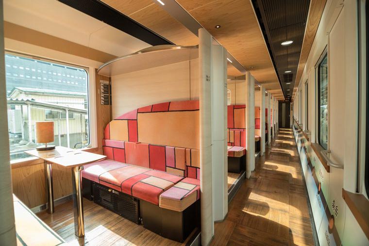 リゾートしらかみ「橅」2号車ボックス席