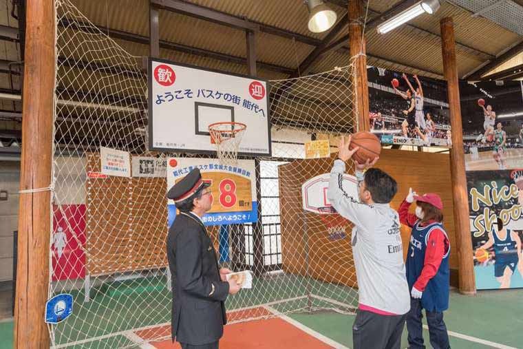 リゾートしらかみ 能代駅 バスケ