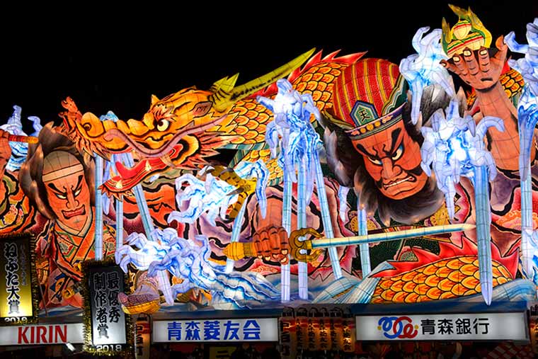 五能線沿線「青森駅」ねぷた祭り　リゾートしらかみ