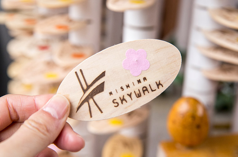 間伐材で作られたフラワードロップ