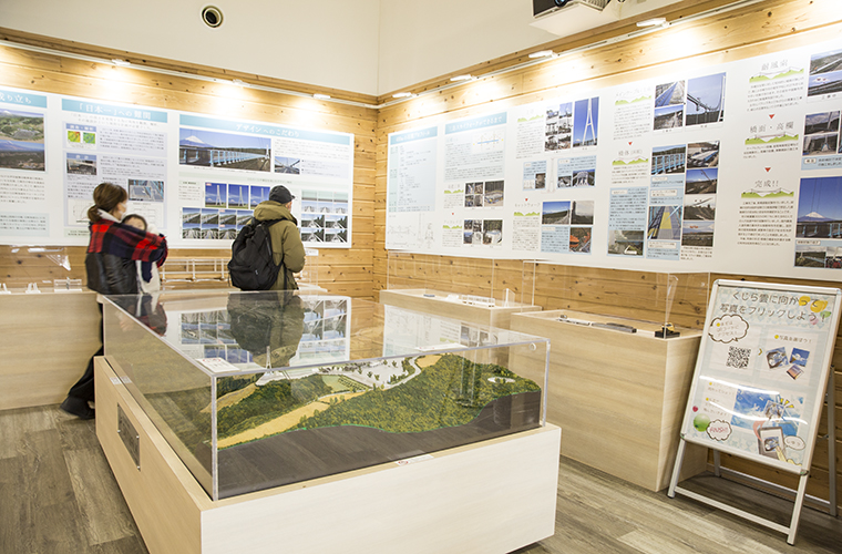 カフェや三島スカイウォークについての展示もあるツリーツリーツリー