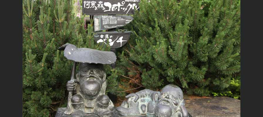 コロポックルの像