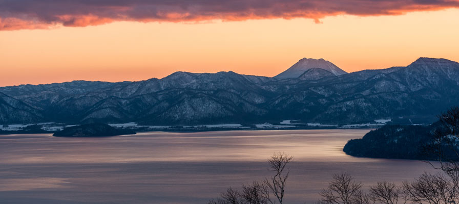 夕暮れの屈斜路湖