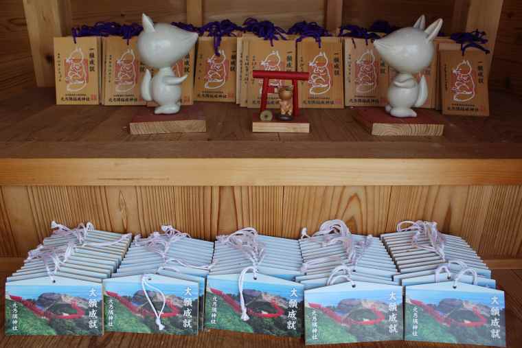 白狐が描かれた元乃隅神社の絵馬