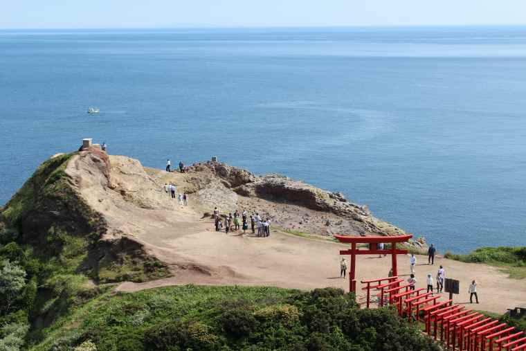参道入口となる元乃隅神社正面鳥居の日本海側