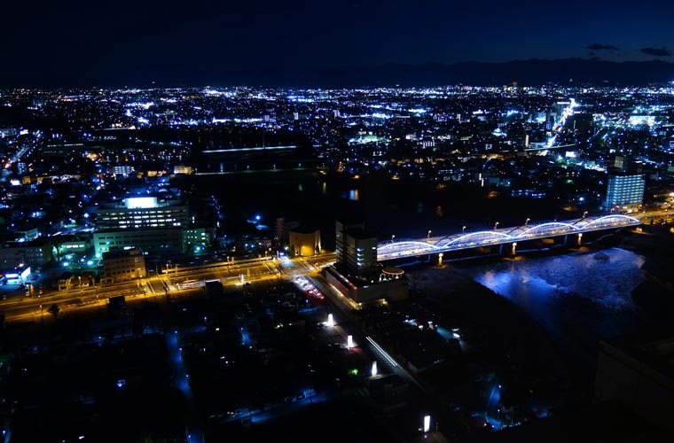 群馬県庁 展望ホールの夜景