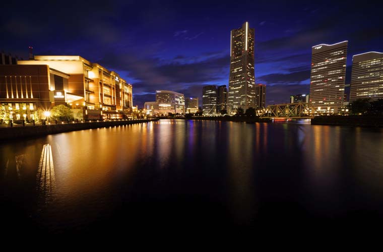 水際線プロムナードの夜景