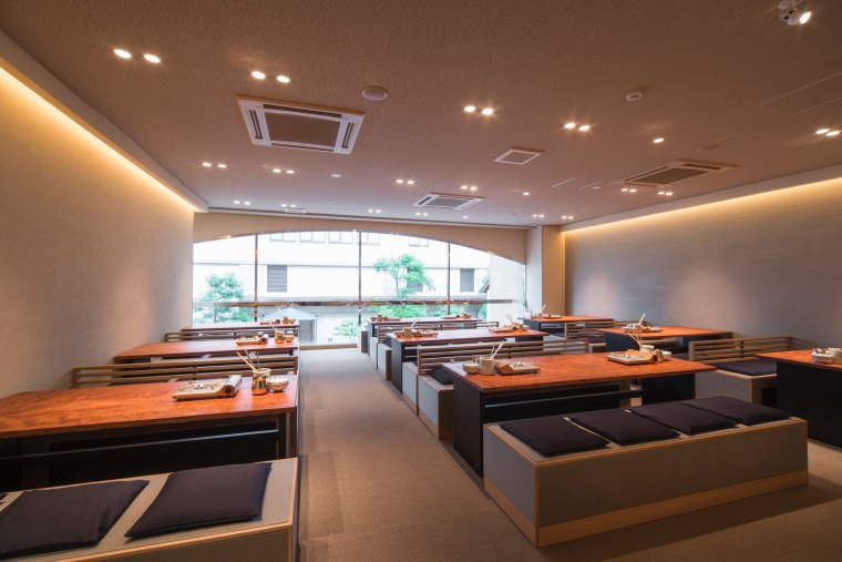 「博多水炊き とり田」の店内