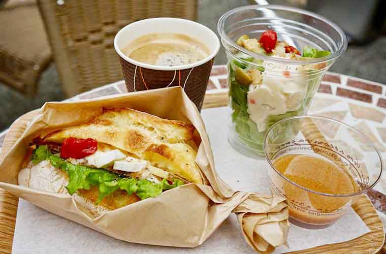 モン・ペシェ・ミニョン　ビゴの店　日替わりのクルストウィッチとミニサラダ、ドリンクが楽しめるAセット