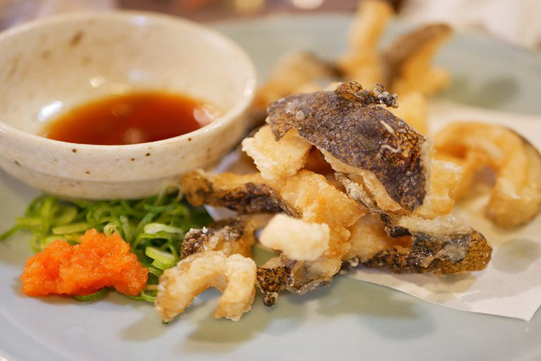 昼呑み居酒屋「葉牡丹」のウツボの唐揚げ